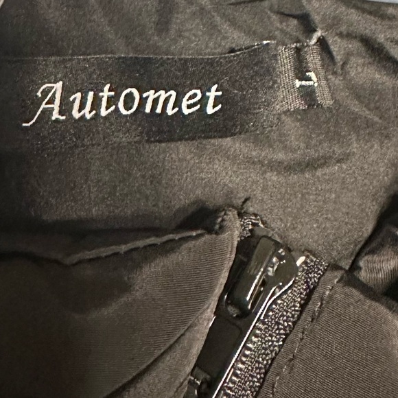 AUTOMET Women's Black-Zipper Front-Puffer Vest with Pockets - Picture 4 of 6